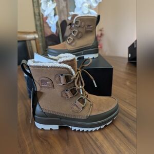 NEW Sorel Women's Tivoli IV Waterproof Boot Size 6